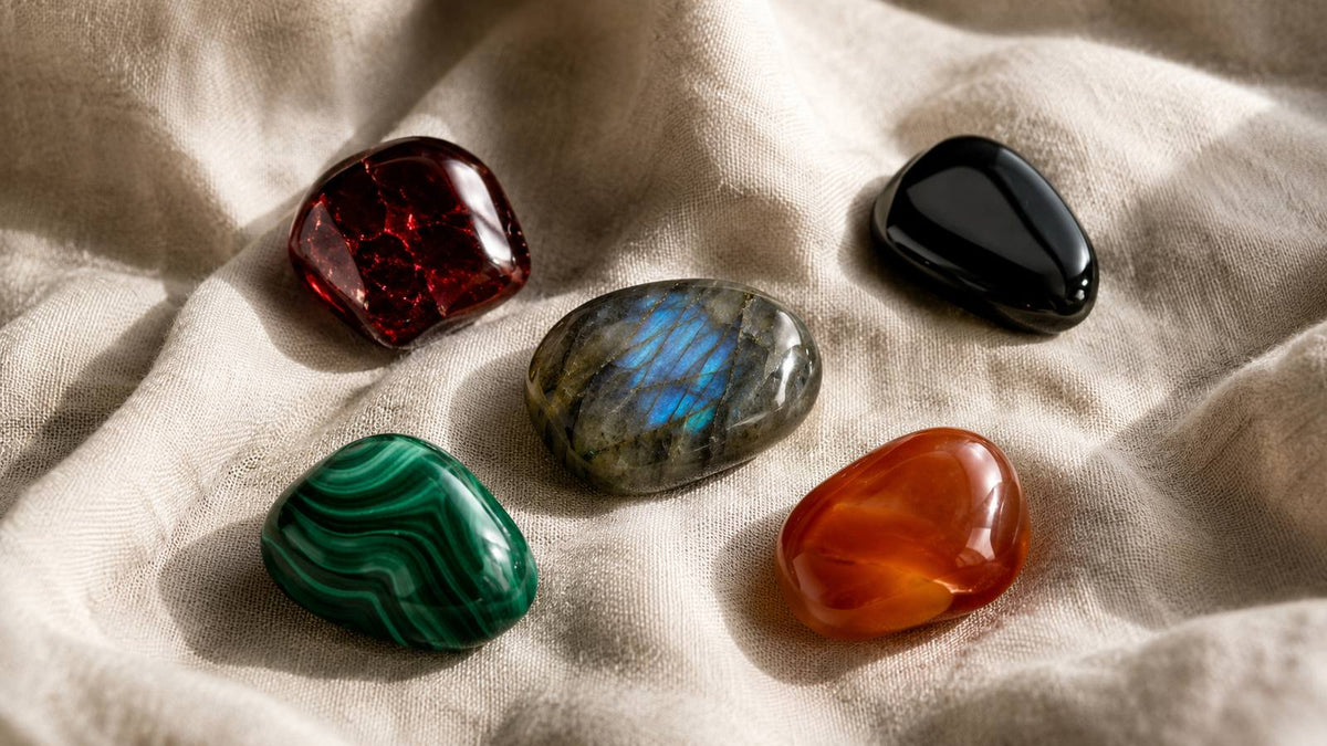 5 pierres du Scorpion : grenat, obsidienne, labradorite, malachite, cornaline
